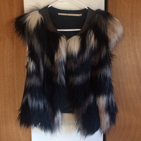 Twelfth Street Cynthia Vincent faux fur vest EUC - Picture 3 of 8